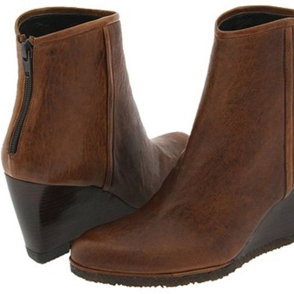 stuart weitzman wedge boots